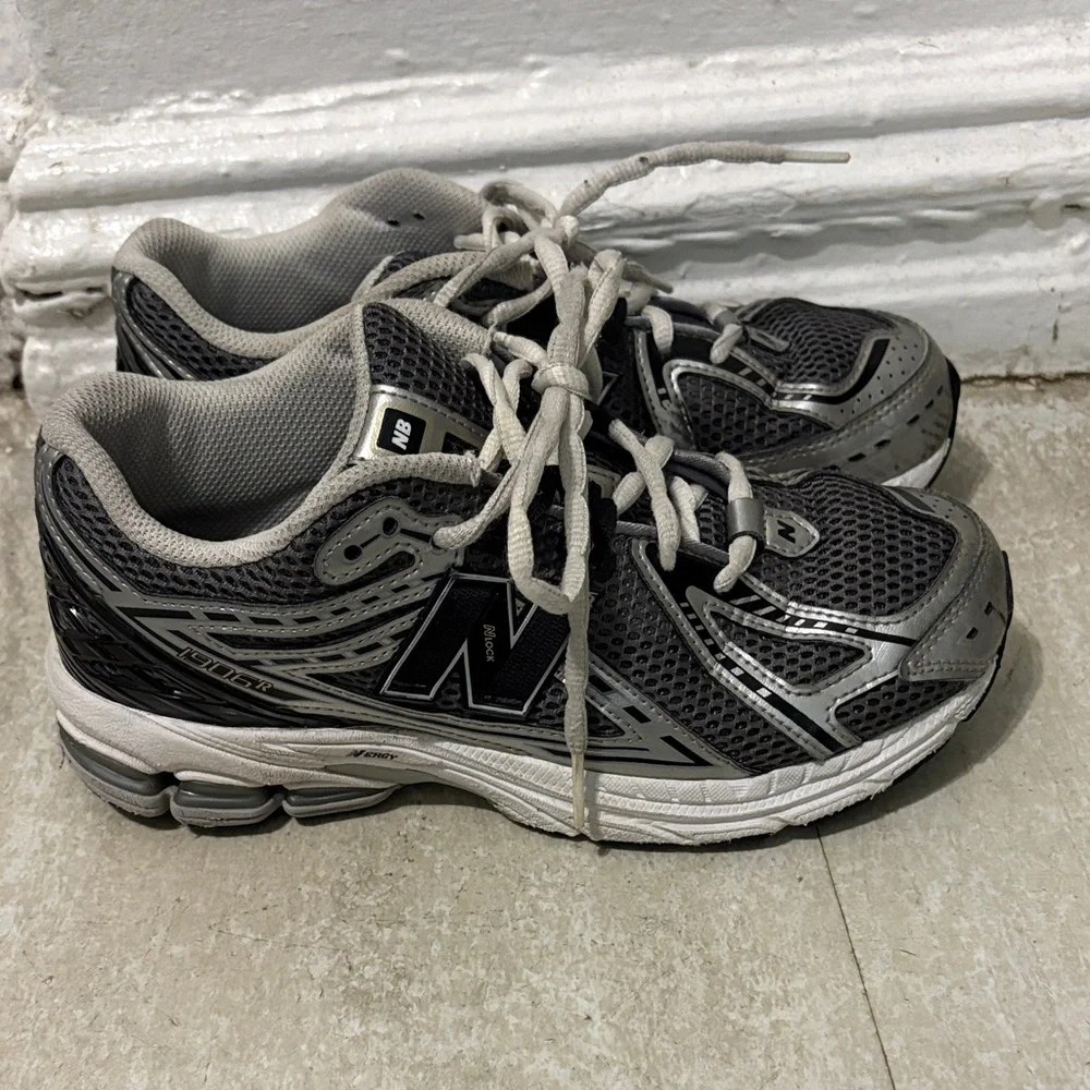 New Balance Kids' Black and Silver Sneakers